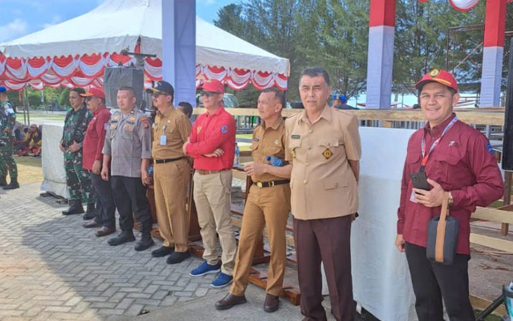 Bupati dan Wakil Bipati Natuna saat Pantau Persiapan Jelang Puncak HUT Kemerdekaan RI ke 78 di Pantai Piwang