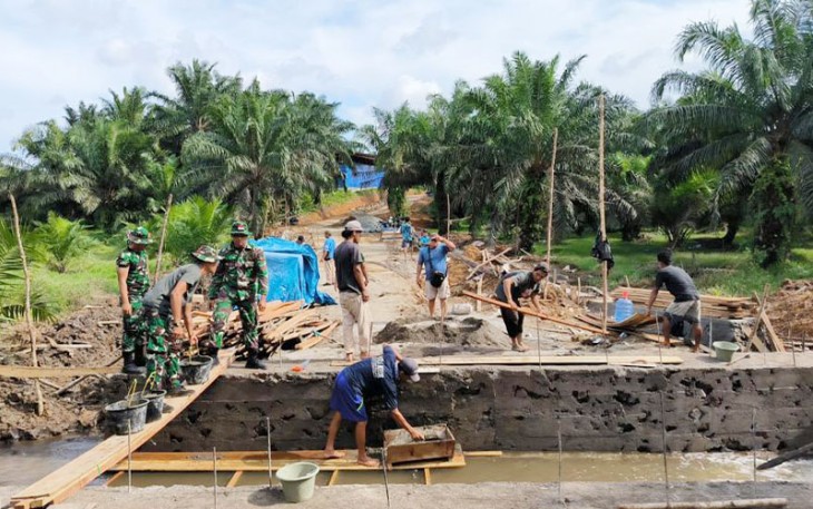 Satgas TMMD Reguler ke-117 Kodim O407/Kota Bengkulu berjibaku Rampungkan Pekerjaan Plat Duiker