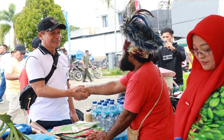 Pangkoarmada III Buka Bakti Kesehatan dan Bazar