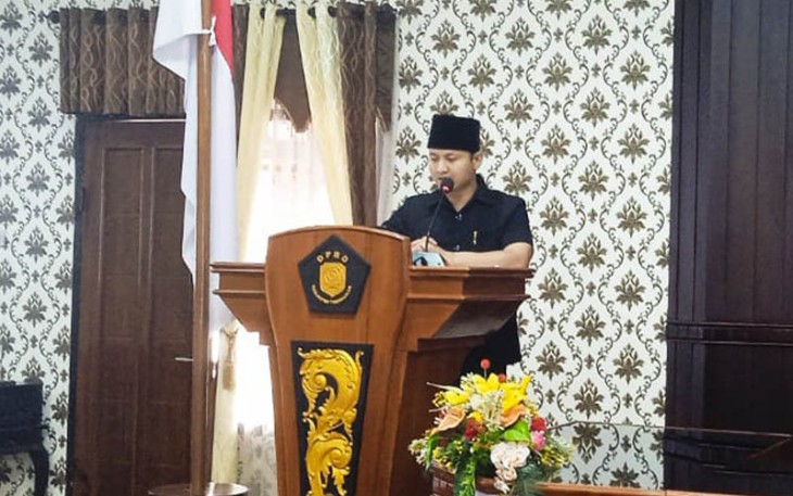 Bupati Trenggalek, Mochamad Nur Arifin, saat menyampaikan Rancangan Kebijakan Anggaran Pendapatan dan Belanja Daerah (KUA) serta Prioritas Plafon Anggaran Sementara (PPAS) Tahun Anggaran 2024, dalam rapat paripurna DPRD Kabupaten Trenggalek, di Gedung Graha Paripurna, DPRD Trenggalek, Senin (24/7/2023).