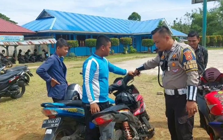 Polres Lebong Polda Bengkulu saat Beri Pemahaman Tertib Lalu Lintas