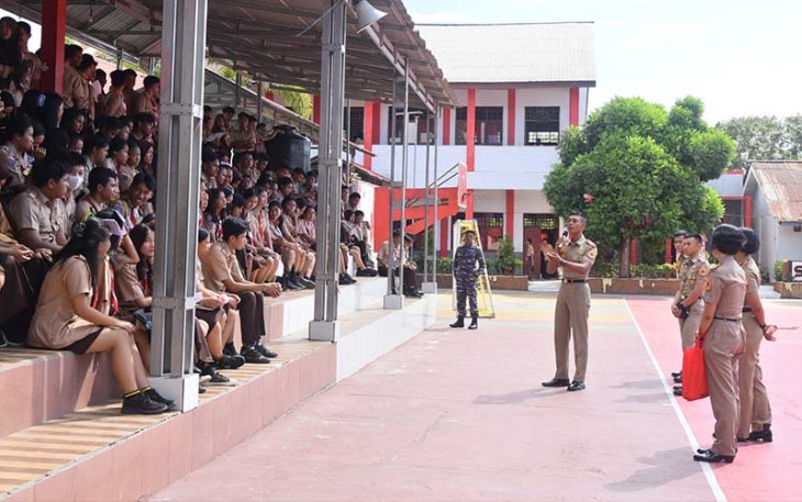 Saat singgah di Kota Bitung, para Taruna AAL yang tergabung dalam Satlat Jalayudha tahun 2023 melaksanakan kegiatan promosi serta sosialisasi tentang AAL kepada siswa-siswi SMA Negeri 2 Bitung yang terletak di Jl. Siswa Madidir Unet Kota Bitung.