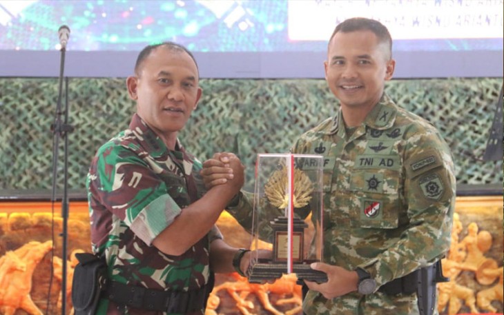 Danrem 081/DSJ saat Hadiri Sertijab Danyonif Para Raider 501/BY