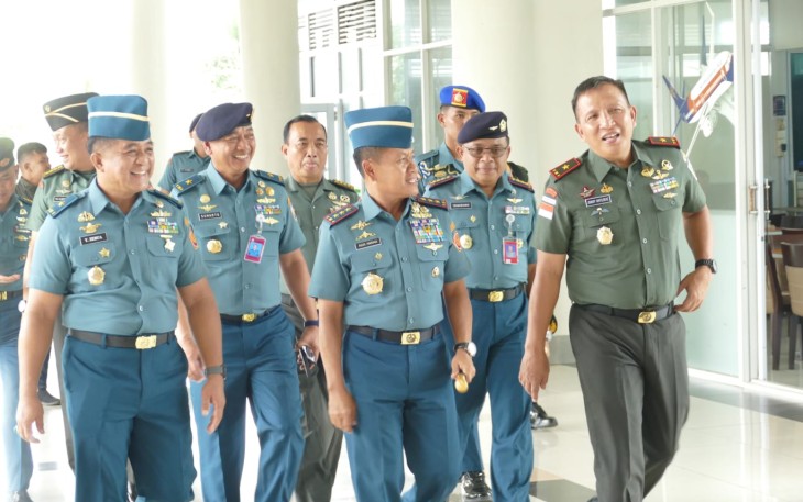 Danlanudal Tanjungpinang Sambut Kedatangan Irjen TNI
