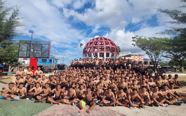Guna Menjaga Kebugaran Tubuh Personel Batalyon Komposit l/Gardapati Lari 10 KM di Natuna 