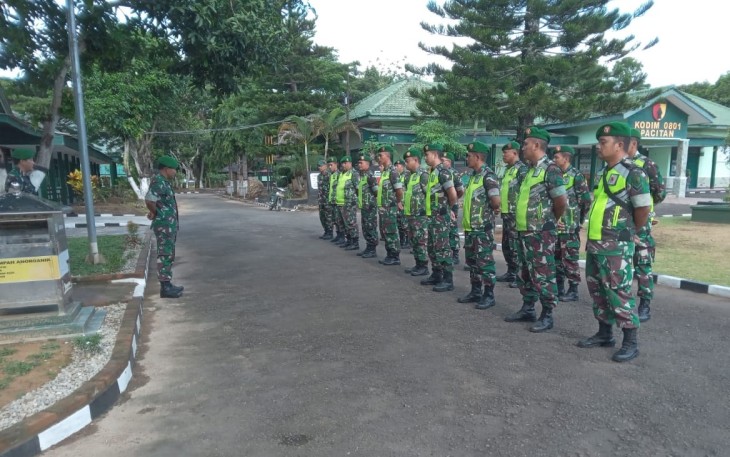 Kodim 0801/Pacitan saat melaksanakan apel siaga di lapangan apel Makodim, Jl. Letjen Suprapto No. 42 Pacitan, Minggu (11/02/2024). 