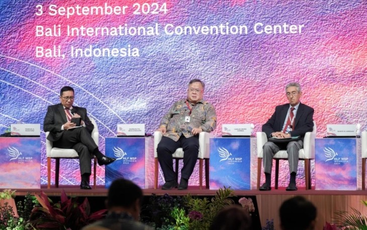 Mantan Menteri Perencanaan Pembangunan Nasional/Kepala Badan Perencanaan Pembangunan Nasional PPN/Bappenas 2016-2019 sekaligus Profesor Ekonom Universitas Indonesia, Bambang Brodjonegoro (tengah) hadir di sesi paralel tematik rangkaian High-Level Forum on Multi-Stakeholder Partnerships (HLF MSP) 2024.