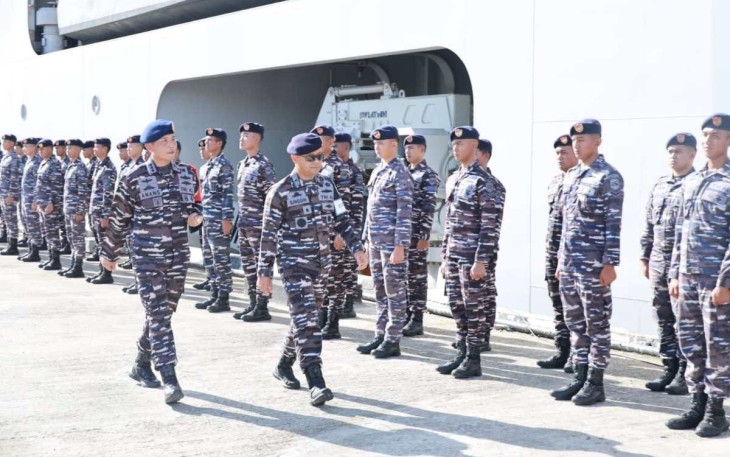 Panglima Komando Armada (Pangkoarmada III) Laksamana Muda TNI Hersan, S.H., M.Si., M.Tr. Opsla., yang diwakili Kepala Staf Koarmada III Laksamana Pertama TNI Singgih Sugiarto, ST., M.Si., memimpin Apel Gelar Pasukan dalam rangka Latihan Penyiapan Latihan Kesiapsiagaan Operasional/ LKO Koarmada III TA 2024 yang dilaksanakan di Dermaga Lantamal XIV Sorong Papua Barat Daya, Selasa (05/03/24)
