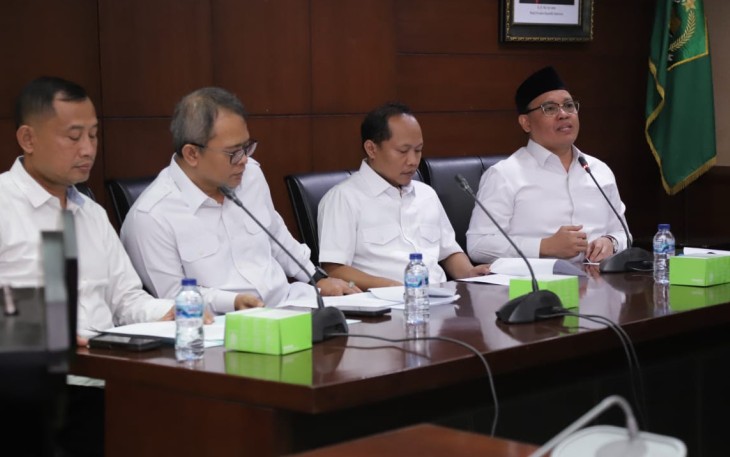 Direktur Penais (kanan) Ahmad Zayadi memberi keterangan pers terkait penyelenggaraan MTQ Nasional