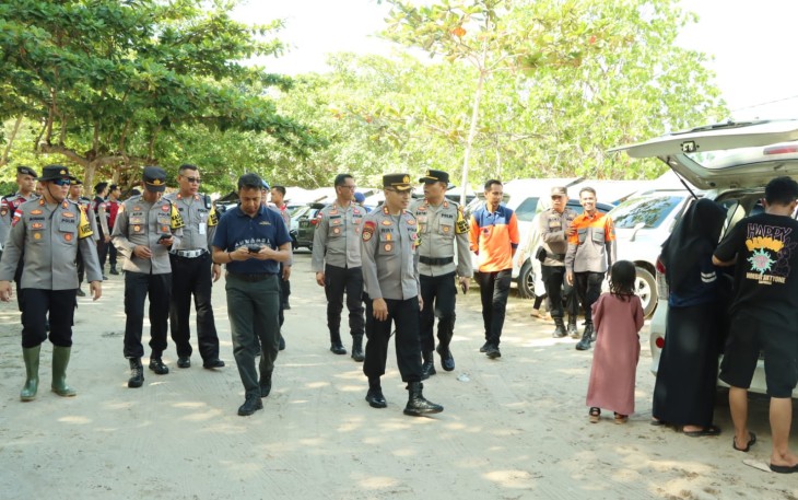Kapolres Bintan saat Cek Langsung Kesiapan Personel di Pos Pelayanan Pantai Trikora