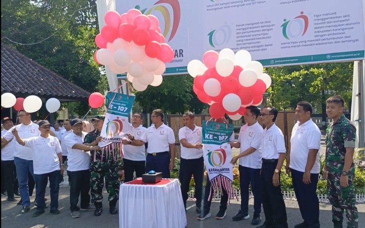 Launching logo Hari Ulang Tahun (HUT) ke-107 Kabupaten Karanganyardi halaman Sekretariat Daerah (Setda) Karanganyar, pada Jumat (11/10/2024)