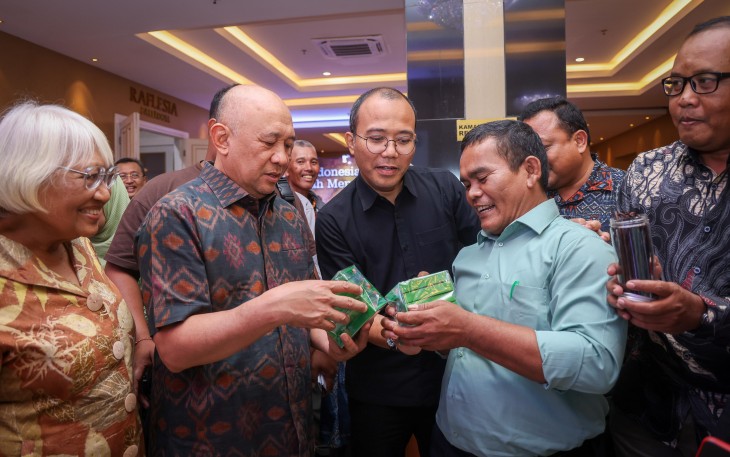 Menteri Koperasi dan UKM (MenkopUKM) Teten Masduki mengingatkan bahwa hasil-hasil bumi seperti tambang, perkebunan, pertanian, hingga komoditas kelautan, tidak boleh lagi diekspor dalam bentuk bahan mentah, termasuk rempah, melainkan harus melalui proses hilirisasi