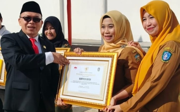 Bintan Terima Penghargaan