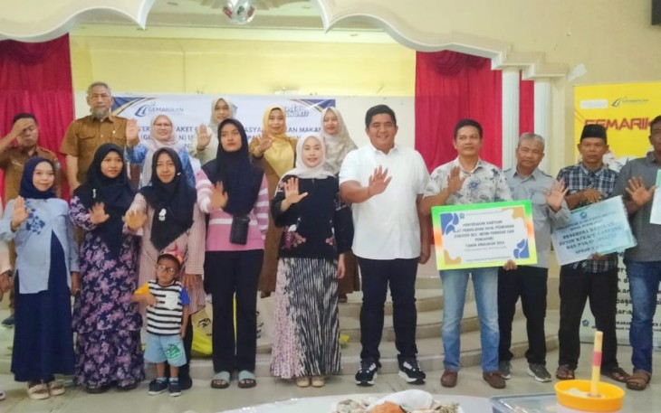 Bupati Bintan Serahkan 113 Paket Olahan Ikan Kepada Masyarakat 