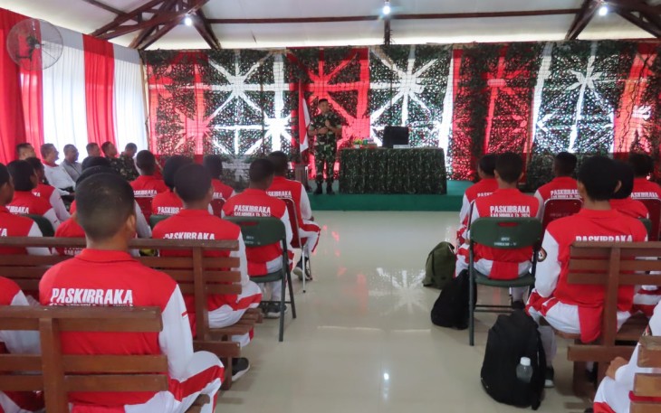 Dandim 1710/Mimika Beri Pengarahan Kepada Anggota Paskibraka Kabupaten Mimika Tahun 2024