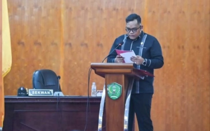 Ketua Fraksi PDI Perjuangan Muhammad Fajar Dalimunthe, S.H, M.H saat menyampaikan padangan umum Fraksi rapat paripurna Rancangan Peraturan Daerah Tentang Anggaran dan Pendapatan Daerah ( APBD  ) Kota Padangsidimpuan Tahun 2025, Selasa (17/12/2024)