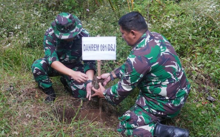 Korem 081/DSJ Hijaukan Kembali Gunung Lawu