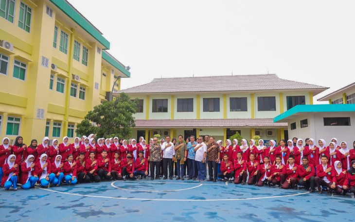 Menteri Kesehatan Republik Indonesia, Budi Gunadi Sadikin, didampingi oleh Gubernur Kepulauan Riau, H Ansar Ahmad, melakukan kunjungan kerja ke Politeknik Kesehatan (Poltekkes) Kementerian Kesehatan RI Tanjungpinang, pada Minggu (15/9)