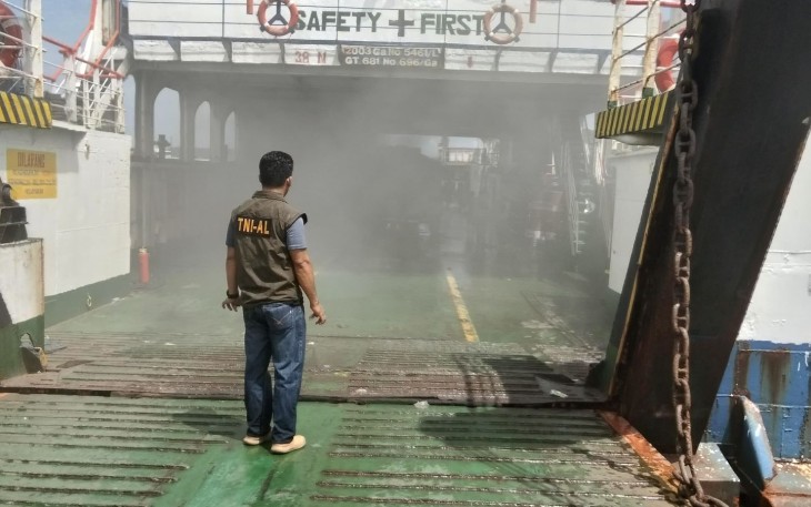 TNI AL dalam hal ini Tim Fleet One Quick Response (F1QR) Lantamal IV Batam bersama unsur-unsur lainnya berhasil membantu proses pemadaman dan evakuasi KMP. Mulia Nusantara yang terbakar di Perairan Pulau Kasam, Batam, Rabu (25/12)
