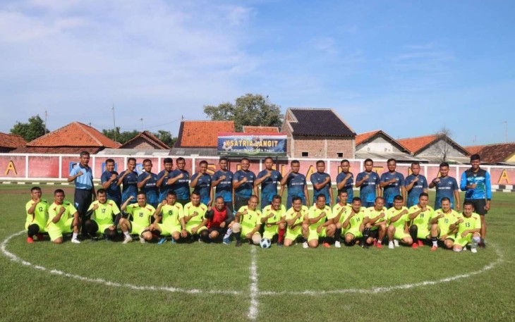 Pertandingan Persahabatan Sepak bola Lanal Tegal VS Stradar 214 Tegal 