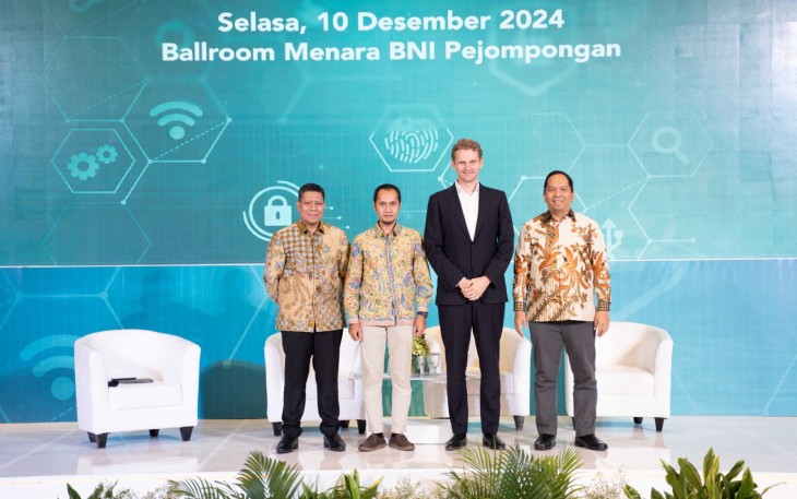 Chief Economist BNI Leo Putera Rinaldy, Analis Kebijakan Ahli Madya, Asisten Deputi Ekonomi Digital, Deputi IV, Kemenko Perekonomian Bayu Anggara Silvatika, Managing Director and Partner Boston Consulting Group Nerijus Zemgulys, dan SEVP Technology and Operations BNI Victor Korompis hadir dalam sesi panel diskusi acara Wholesale Digital Workshop 2024 bertajuk “Digital Ekonomi di Indonesia: Tren, Regulasi, dan Tantangan Keamanan Siber” di Ballroom Menara BNI Pejompongan, Jakarta, Selasa (10/12/2024)