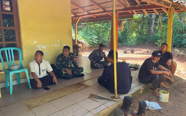 Babinsa Koramil 0801/01 Pacitan Komsos Dengan Warga Binaan