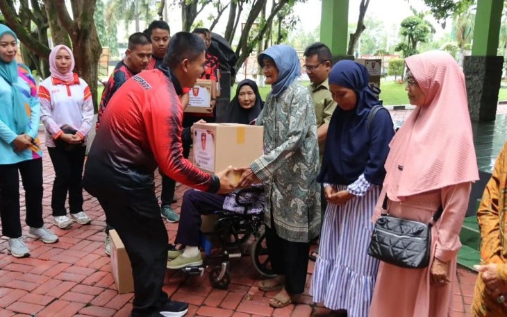 Pemberian tali asih kepada Warakawuri dan Purnawirawan menjadi momen emosional yang memperkuat rasa solidaritas di antara anggota Batalyon