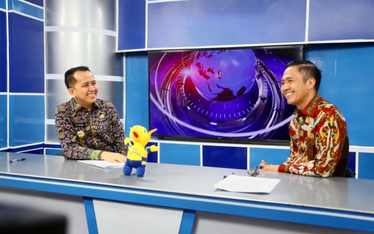 Pj Gubernur Agus Fatoni Jadi Pembawa Berita di TVRI Sumsel 