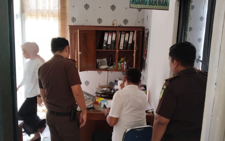 Kejari Kepahiang Geledah Sekretariat DPRD Kepahiang