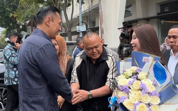 Menko Infrastruktur dan Pengembangan Wilayah RI Agus Harimurti Yudhoyono (AHY) menerima penghargaan dari Sekolah Pasca Sarjana Unair Sebagai “Most Outstanding, Inspiring and Transformative Indonesian Young Leaders”.