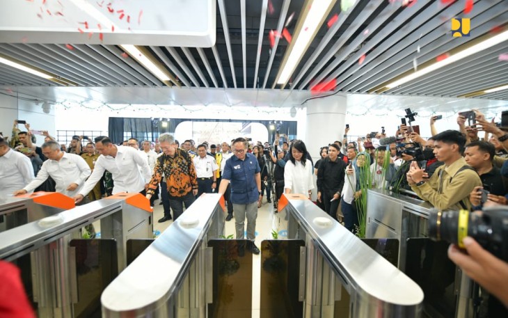 peresmian pengoperasian Stasiun Kereta Cepat Indonesia China (KCIC) Whoosh Karawang di Kabupaten Karawang, Jawa Barat, Selasa (24/12/2024)