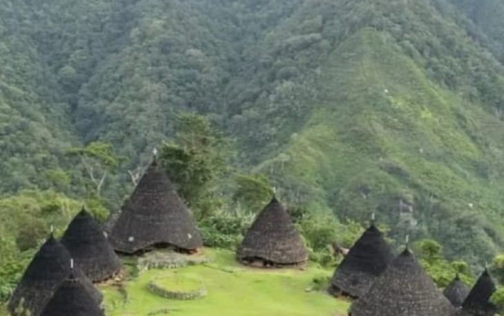 Kampung Wae Rebo Yang Mendapat Pengakuan Dunia Sebagai Salah Satu Desa Tercantik Kedua Dunia Versi Spectator Index.