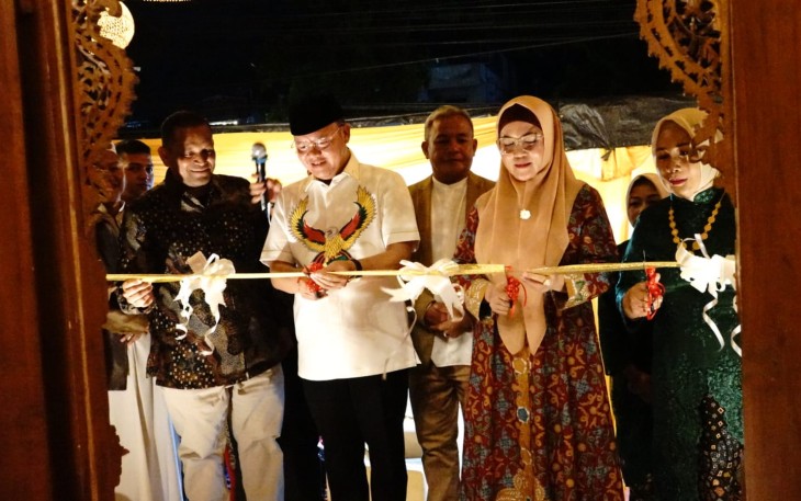  Gubernur Bengkulu Rohidin Mersyah didampingi Istri Derta Rohidin menghadiri launching "Resto Si Kabayan 91" yang beralamat di Kecamatan Teluk Segara Kota Bengkulu