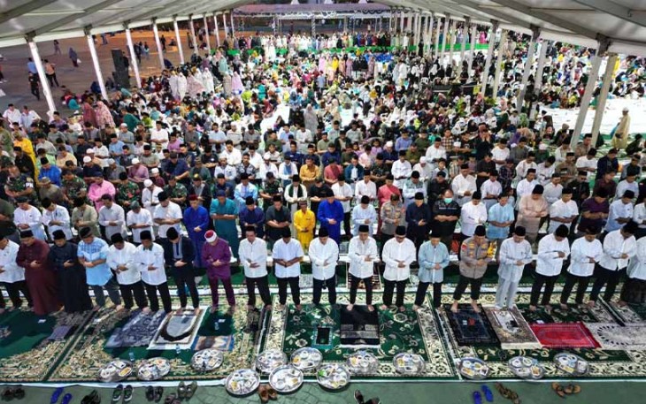 Kepala BP Batam sekaligus Wali Kota Batam, Muhammad Rudi buka puasa bersama dan salat berjamaah di Dataran Engku Putri, Sabtu (23/3/2024).