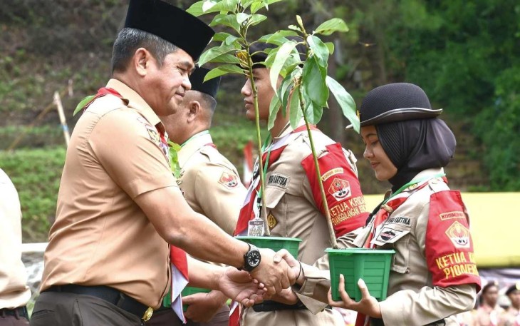 Kasad saat memimpin upacara pembukaan Perkemahan Sabtu-Minggu (Persami) Saka Wira Kartika Terpusat, bertempat di Bumi Perkemahan Cipayung, Jatinangor, Kabupaten Sumedang, Sabtu (3/2/2024).