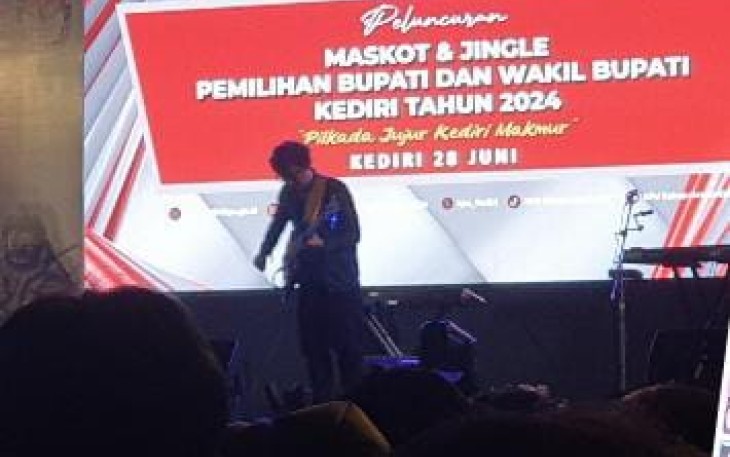 KPU Kabupaten Kediri menggelar Peluncuran Maskot dan Jingle Pemilihan Bupati dan Wakil Bupati Kediri tahun 2024 berlangsung di Halaman Belakang Kantor Bupati Jalan Soekarno Hatta Ngasem Kab Kediri, Jumat (28/6/2024).