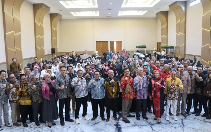  Direktur Mikro, Ritel, dan Menengah Bank Jatim R. Arief Wicaksono dalam kegiatan Sosialisasi Kebijakan Penyaluran KUR Tahun 2024 dan Evaluasi Penyaluran KUR Tahun 2023 pada Jumat (5/1)
