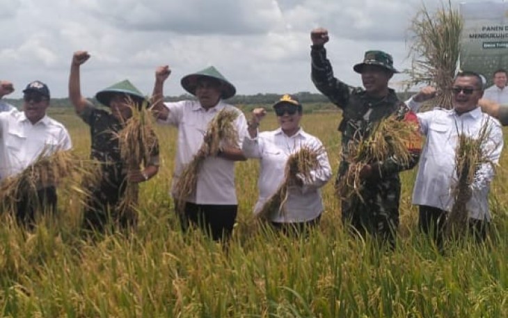 Panen dan Tanam Padi Bersama