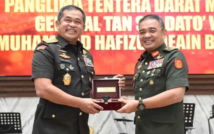 Kasad terima  Kunjungan Kehormatan Panglima Tentera Darat Malaysia