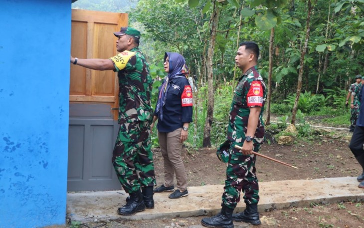 Kadispenad Brigjen TNI Kristomei Sianturi, S.Sos., M.Si (Han) jauh – jauh dari Jakarta meninjau langsung lokasi pelaksanaan TNI Manunggal Membangun Desa (TMMD) Reguler ke- 119 di wilayah Kodim 0729 Bantul, Kamis (07/03/2024)