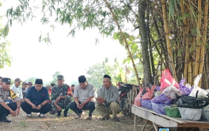 Babinsa Karangjati saat Hadiri Sedekah Bumi