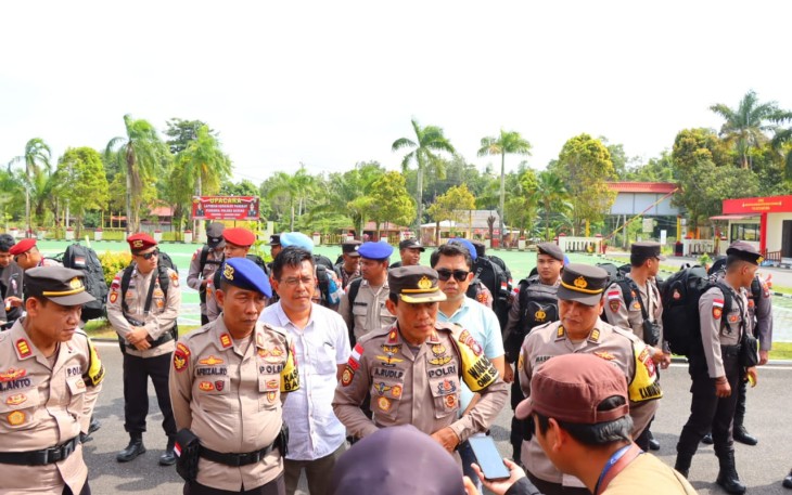 Polres Natuna saat Kawal Logistik Pemilu Menuju Beberapa Pulau di Perbatasan Negara Indonesia