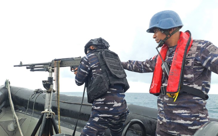 TNI AL Latihan Menembak di Perairan Pulau Petong Batam 