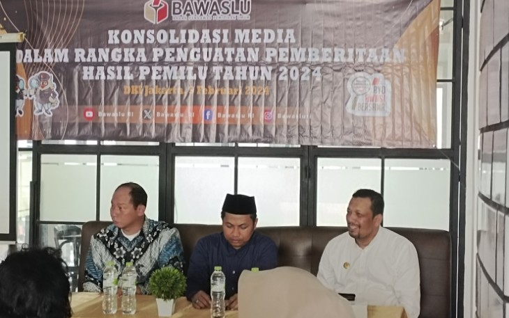 Tenaga Ahli Bawaslu, Ahmad Thohir, dalam konsolidasi media yang membahas temyang Penguatan Pemberitaan Hasil Pemilu 2024 di MUG Authentic, Coffee Atjeh, Jakarta, Jumat (9/2)