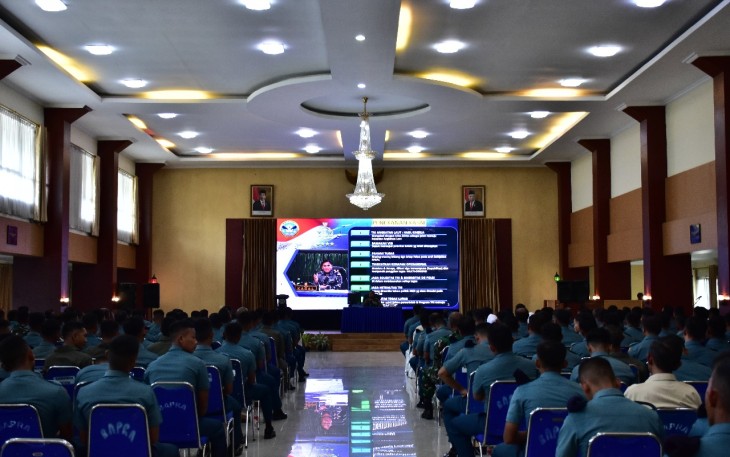Danwing Udara 2 Juanda Puspenerbal saat memberikan Entry Briefing mengawali tugasnya memimpin Wing Udara 2 Puspenerbal yang digelar di Wisma Perwira, Lanudal Juanda, Selasa (23/1/2024)