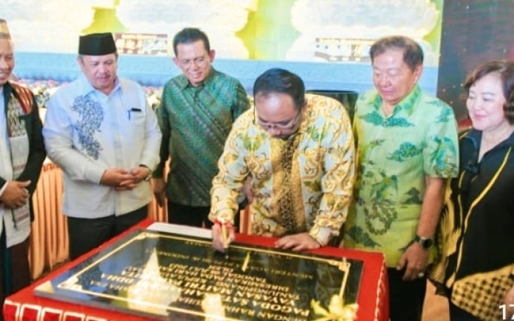 Menag Yaqut dan Gubernur Ansar Silaturahmi dengan Umat Buddha di Pagoda Sata-Sahasra Buddha