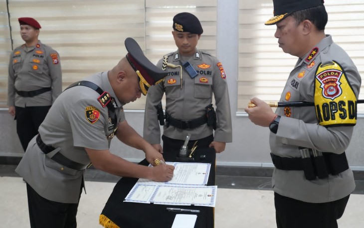 Kapolda Banten saat Pimpin Serah Terima Jabatan Kapolres Serang