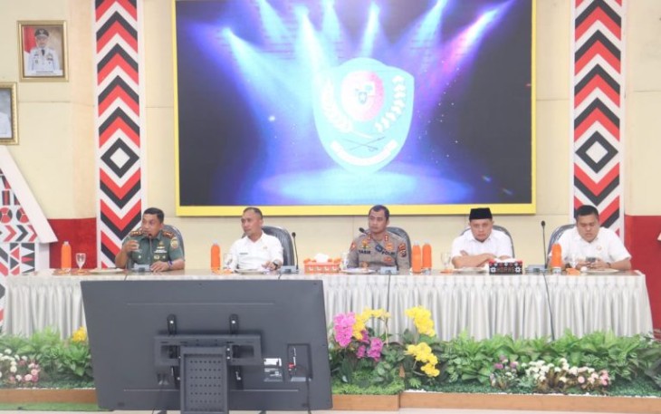 Letnan Kolonel Infanteri Amrizal Nasution Komandan Kodim 0212/TS ketika memberikan arahan setelah mendapatkan hasil pengawasan dari Dinas Pertanian Pemkab Tapanuli Selatan