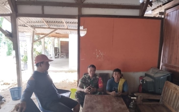 Babinsa Desa Pangkur Komsos Bersama Tokoh Masyarakat