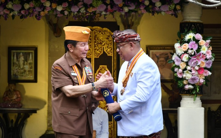 Danlantamal V Hadiri Penganugerahan Tanda Penghargaan Bintang Legiun Veteran RI